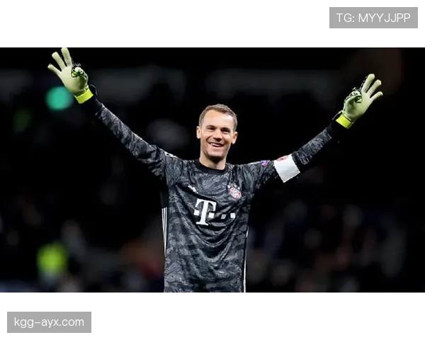 诺伊尔神勇扑救成争冠关键，赛季高光表现引热议