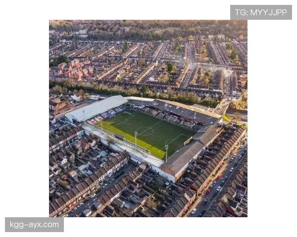 卢顿城新球场盛大揭幕,英超迎来全新观赛地标 卢顿城新球场盛大揭幕,英超迎来全新观赛地标