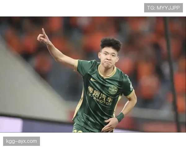 德甲转会市场火热，新星加盟潮引关注