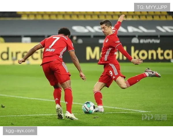 哈兰德 vs 莱万:顶级中锋的终结效率与战术价值对比 哈兰德 vs 莱万:顶级中锋的终结效率与战术价值对比