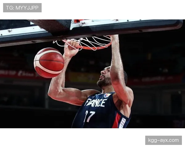 戈贝尔防守封锁改变掩护战术，限制约基奇内线得分效率