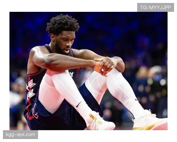 恩比德刚给狗买了个 Vuitton 项链？这日子谁顶得住啊！