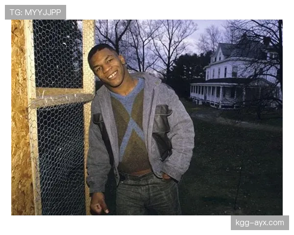 泰森·富里穿睡衣躺在豪宅沙发，手边一排名表，看的我人生绝望